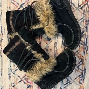Women's Black Fur-Lined Winter Boots